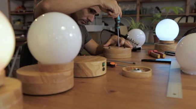 Lightest: A levitating lamp which floats and has no cables